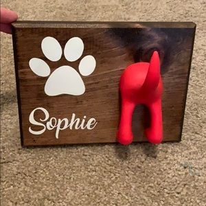 Sophie dog leash holder